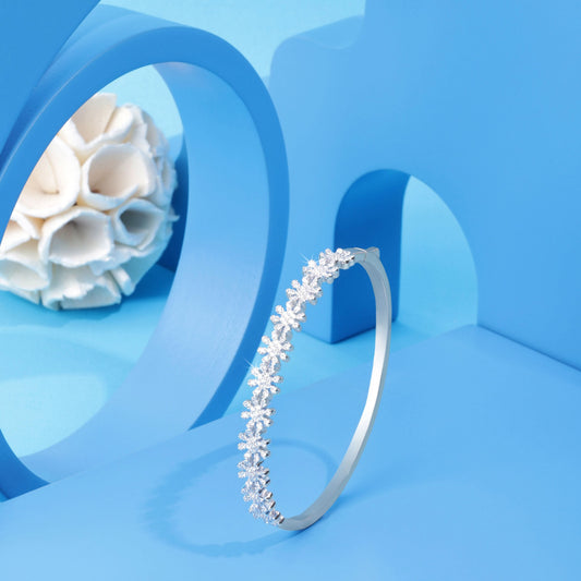 Silver String of Flowers Bracelet Silvish