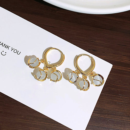 Gold Hoop Earrings with White Shell Charms Yiwu Zhuchai E-Commerce Firm (Individual Business)