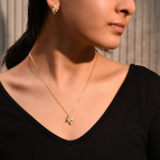 Gold Plated Shimmering Leaf Pendant Set Silvish