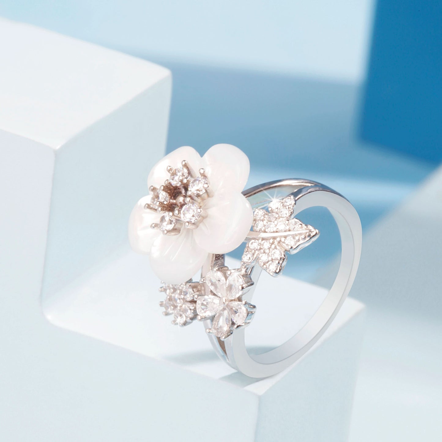 Silver White Floral Elegance Ring Silvish