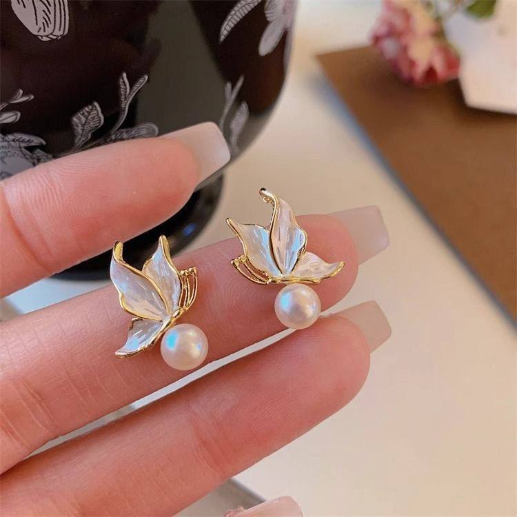 French Style Butterfly Pearl Stud Earrings for Women Yiwu Baochai E-Commerce Firm