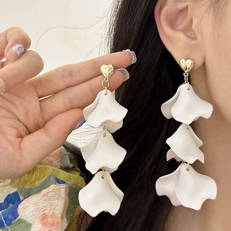 French White 'Love Earrings' Yiwu Baochai E-Commerce Firm