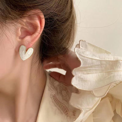 Vintage White Heart Stud Earrings Yiwu Baochai E-Commerce Firm