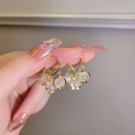 Gold Hoop Earrings with White Shell Charms Yiwu Zhuchai E-Commerce Firm (Individual Business)