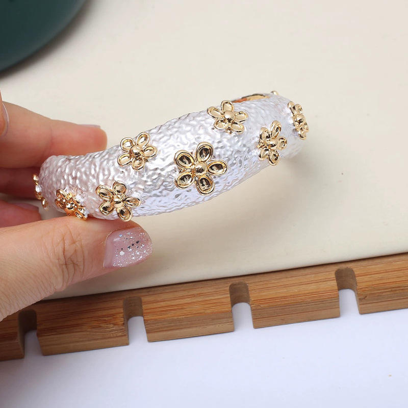 Hammered Silver & Gold Floral Cuff Bangle Yiwu Baochai E-Commerce Firm