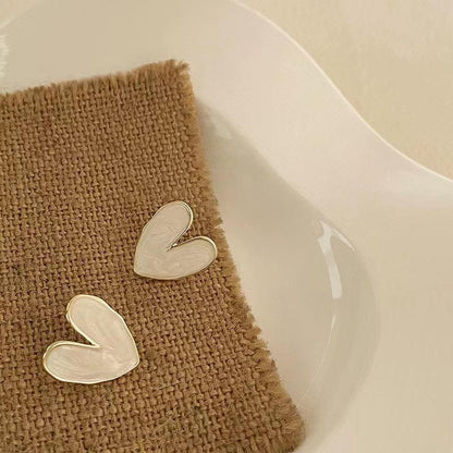 Vintage White Heart Stud Earrings Yiwu Baochai E-Commerce Firm
