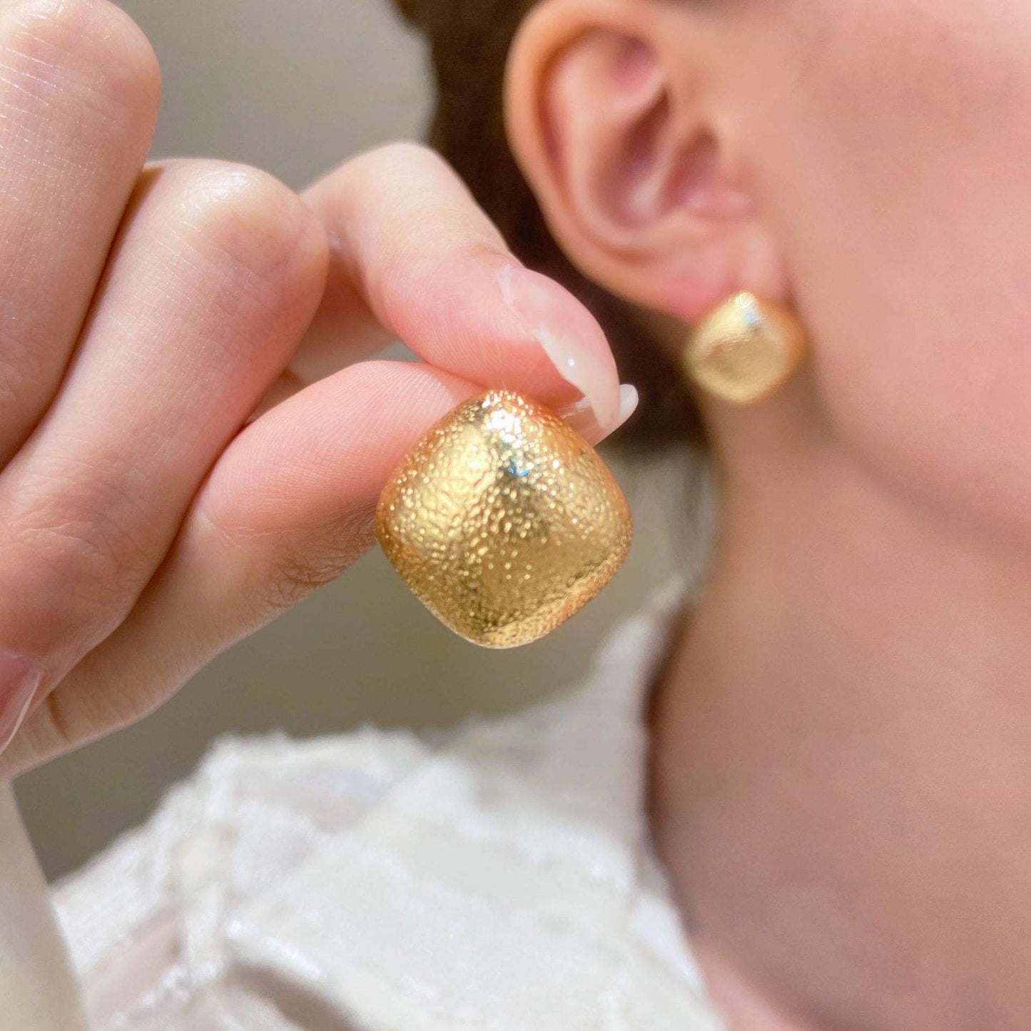 Matte Gold Square Stud Earrings Yiwu Zhuchai E-Commerce Firm (Individual Business)