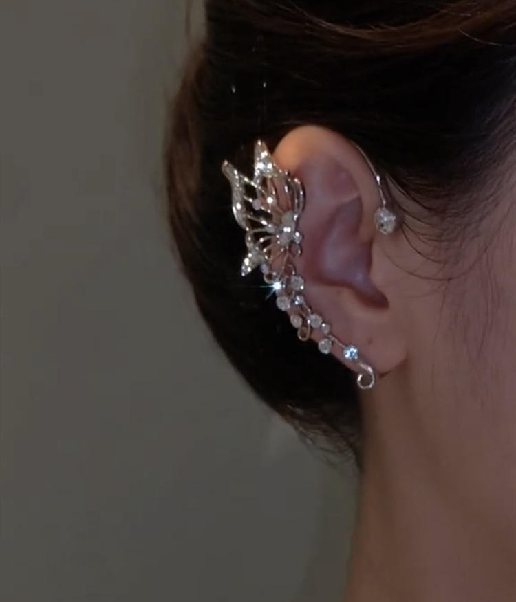 Elegant Crystal Leaf Ear Cuff with Dangling Pearls Yiwu Deshang Jewelry Co., Ltd.