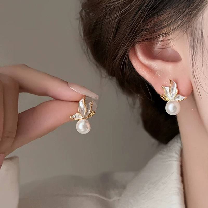 French Style Butterfly Pearl Stud Earrings for Women Yiwu Baochai E-Commerce Firm