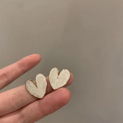 Vintage White Heart Stud Earrings Yiwu Baochai E-Commerce Firm