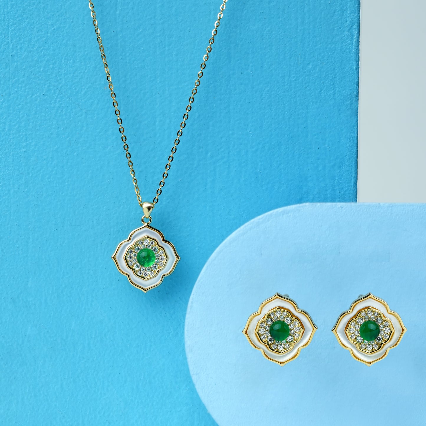Regalia Fleur Gold Plated Pendant Set
