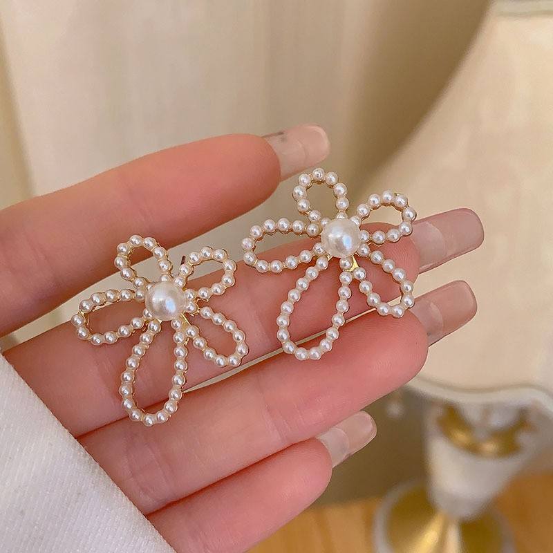 Gold Plated Hollow Flower Pearl Earrings for Women Yiwu Zhuchai E-Commerce Firm