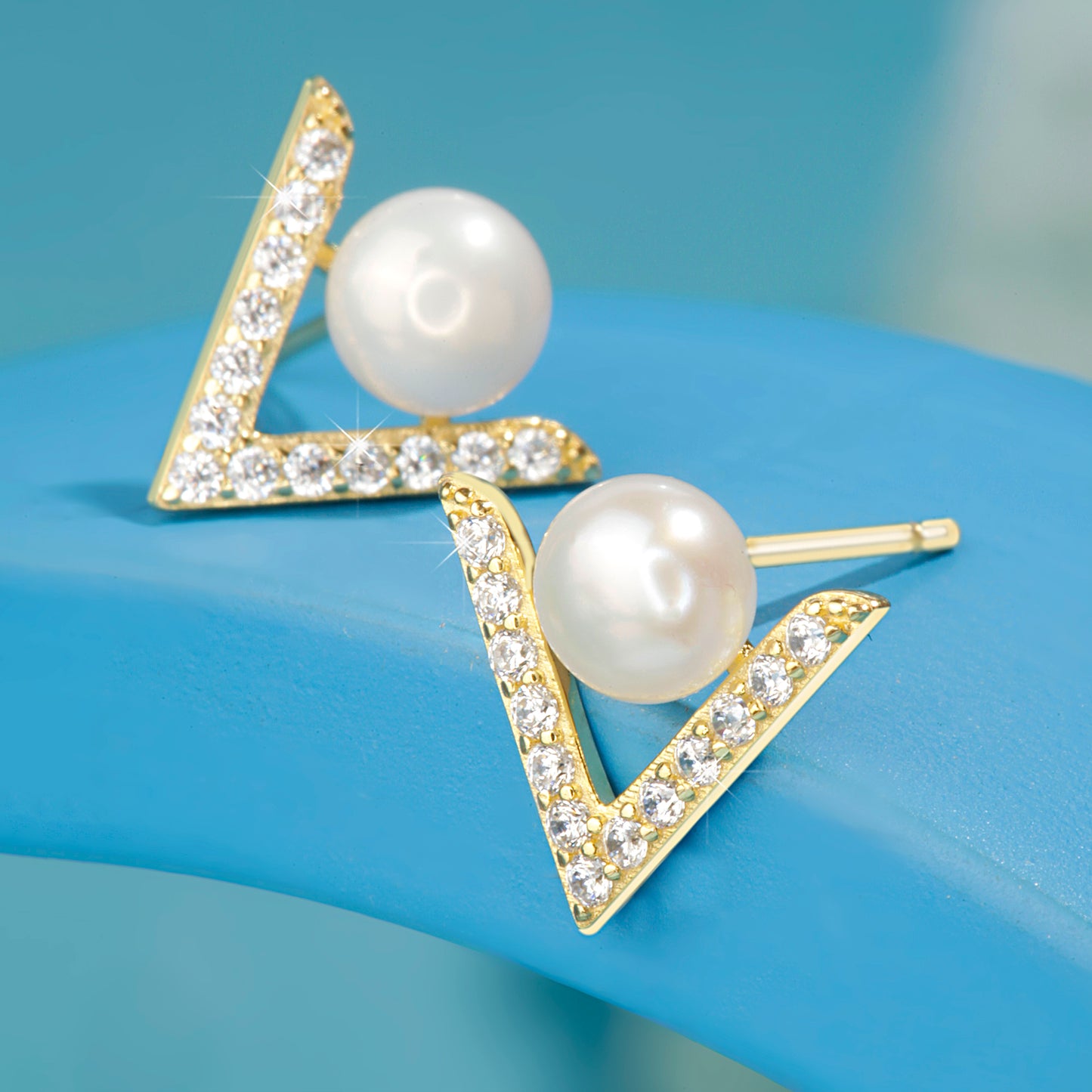 "Elara V-Pearl" Gold Plated Earrings