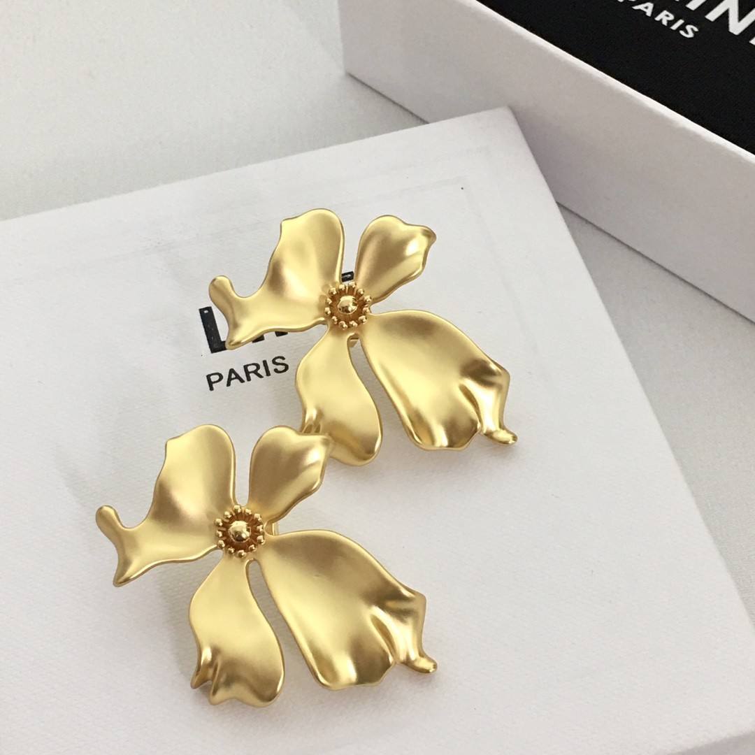 Golden Floral Stud Earrings Silvish